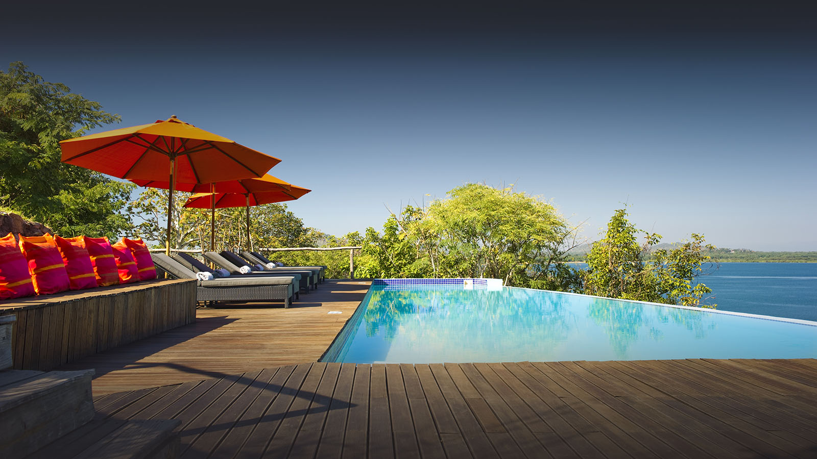 honeymoon-in-style-safari-packages-zambia-in-style-pumulani-pool-side-lake-malawi